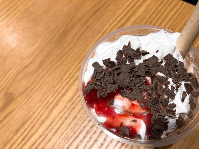 チョコレートストロベリーフェスティブフラペチーノ