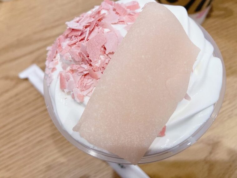 さくらストロベリー白玉フラペチーノ