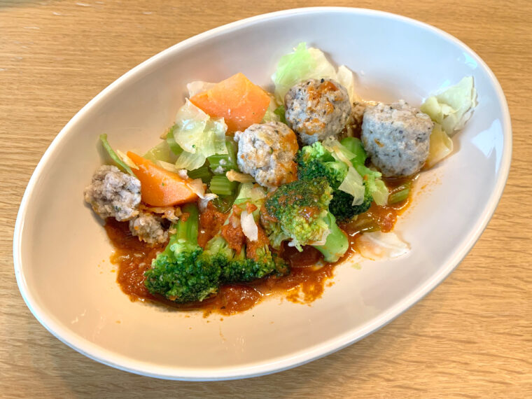 グリーンスプーン メインディッシュ 温野菜と濃厚トマトソースのバスク風ミートボール